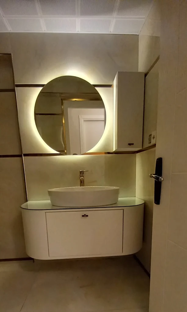 LED aynalı banyo dolabı uygulaması